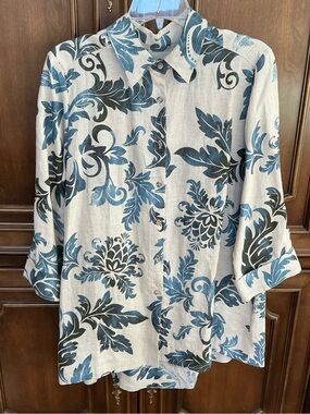 NWT Light Linen Floral Button-Up Shirt in Blue and Cream